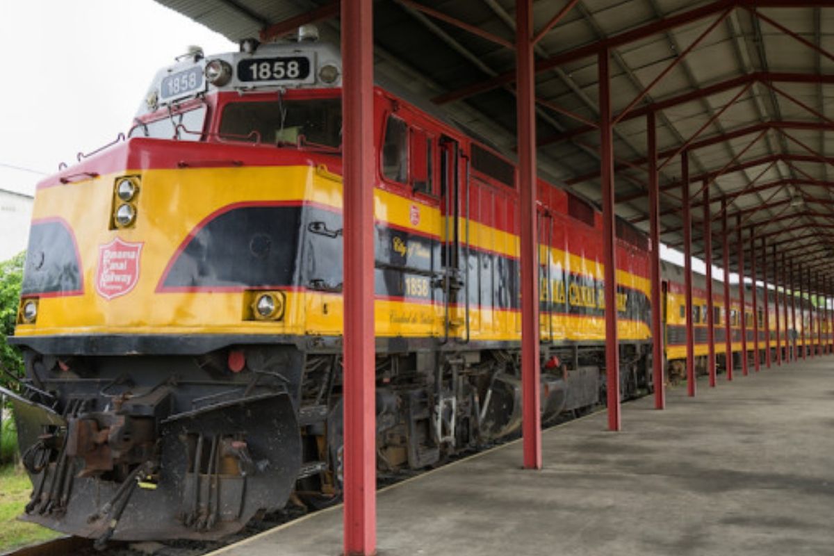 ENMAYÚSCULA.- La Autoridad Marítima de Panamá (AMP) informó que el Ministerio Público (MP) llevará a cabo una investigación sobre la prórroga del contrato de concesión de la Panama Canal Railway Company, con el objetivo  buff.ly/3ZUx55Q