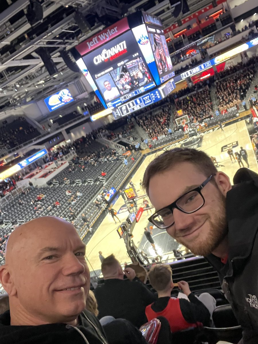 ajbarsala's tweet image. #BEARCATS