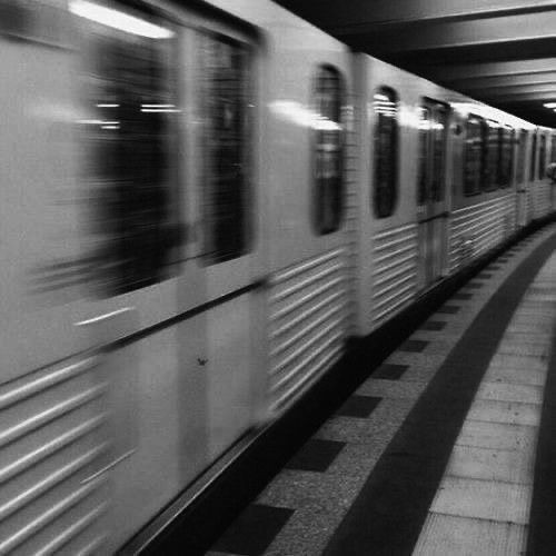 ☆. о добре расскажи своей маме, только не сквозь ладони. мы кардиналы серой морали, будь с нами, никто не тронет!

☆. зло — это сказки для бедных, колючая проволка розы.. ночь — это время рассвета. оставь для других все вопросы.