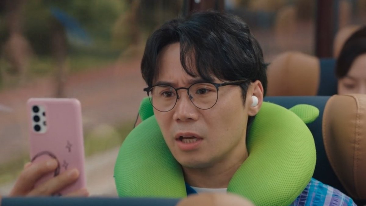 __simba10's tweet photo. my favorite character this week, why is he lowkey unlucky AND SO FUNNY😭🤣

#WhenThePhoneRings #WhenThePhoneRingsEp5 #WhenThePhoneRingsEp6 https://t.co/9F73p7qWG7