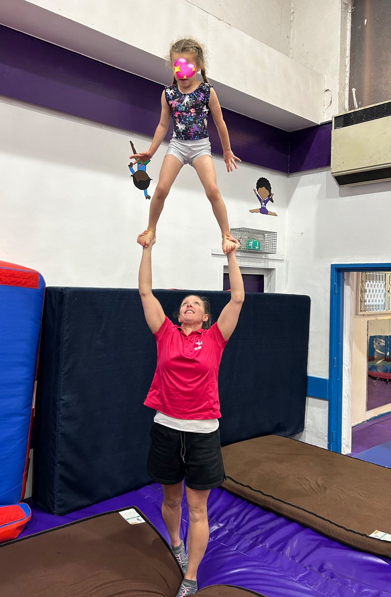 Katy__Perry's tweet image. Play time at gym! 🤸‍♀️💪🏼