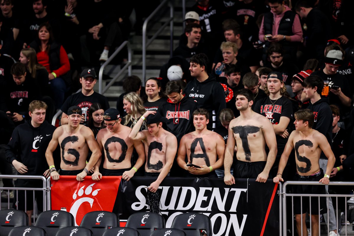GoBearcatsMBB's tweet photo. The @BearcatsRuckus is ready. https://t.co/Ki88ntbrVM