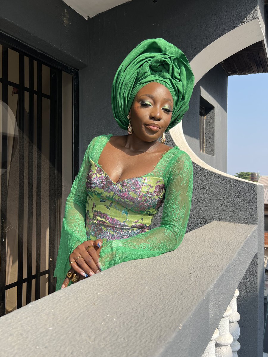 Somebody tweet media