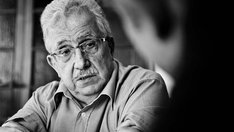 “Confieso que nunca he entendido que se pueda valorar del mismo modo una república que formó maestros, abrió escuelas y creó bibliotecas públicas en los pueblos, y un régimen militar que asesinó a maestros, cerró escuelas y bibliotecas y quemó libros.”, Josep Fontana (1931—2018)