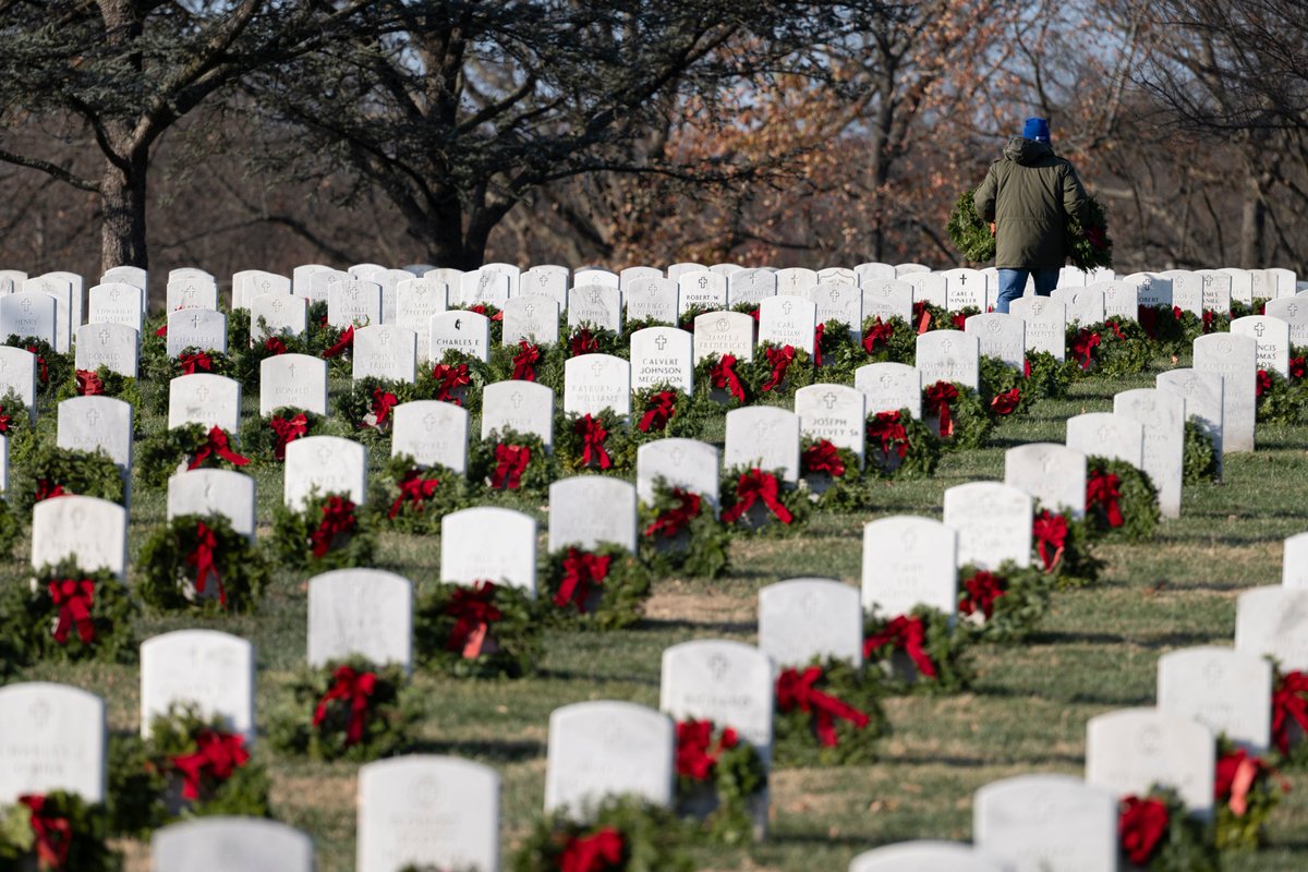 Thank you to everyone who participated in Wreaths Across America Day 2024!

Over 30,000 visitors came together to place wreaths on headstones and niche walls to honor those laid to rest at ANC. We’re grateful to all the volunteers and staff who made this year’s event possible.