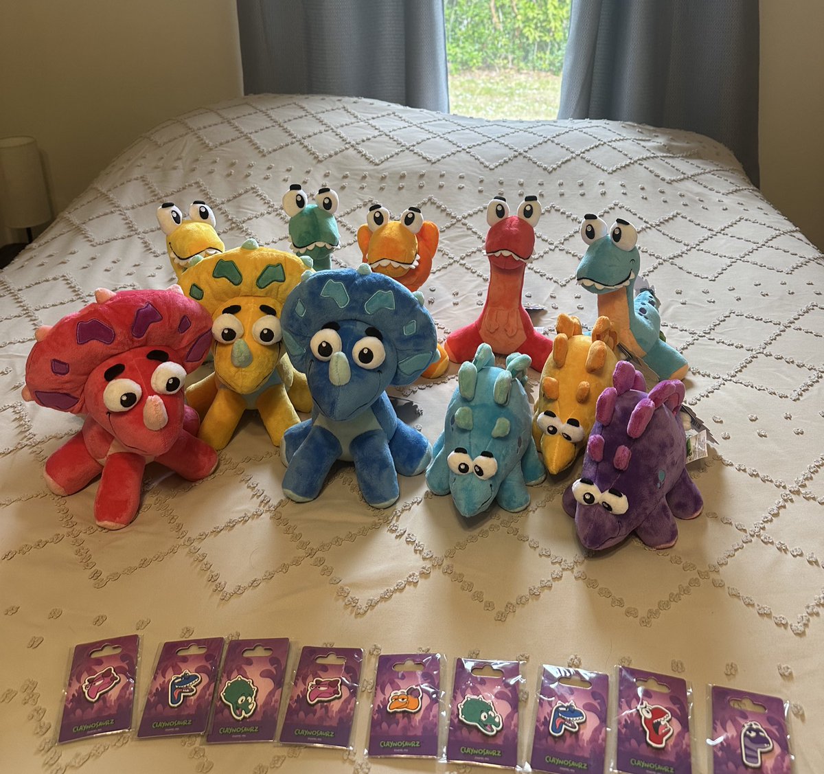 This morning, a disguised Wolf snuck into Claytopia and gathered gifts for 𝐅𝐫𝐨𝐳𝐞𝐧 𝐖𝐨𝐥𝐯𝐞𝐬 🌋🦖🐺

-At least-, 

9 <a href="/Claynosaurz/">Claynosaurz</a> Plushies (Sealed, booster pack included in each)

+ 1 Extra Booster Pack and 3 Pins