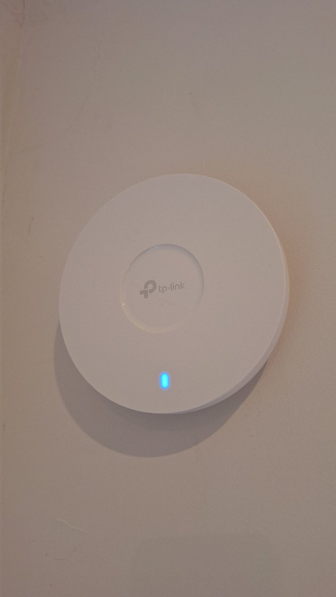Another #homenetwork installed just in time for #Christmas 

No more wifi or #mesh issues.

harrison-it.com/home-networks/