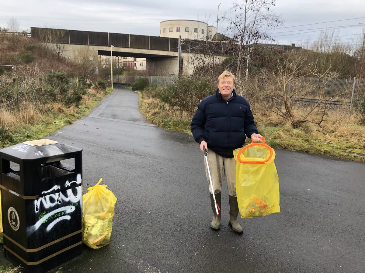 It was great to assist the fantastic West Lothian Litter Pickers this morning in Bathgate as the dedicated team of volunteers cleared the blight of litter around the Meadow Park and Whiteside area .