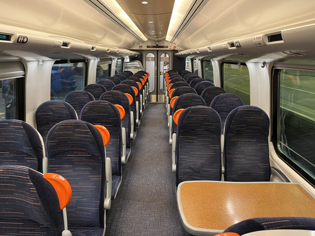 TodaysRailways's tweet photo. Tonight sees the final @AvantiWestCoast Voyager operated service as the Evero roll-out continues. 221106/105 are working the 18.16 Euston-Birmingham New Street. More of these sets will be transferring to @CrossCountryUK over the coming weeks https://t.co/gbtUgtW939