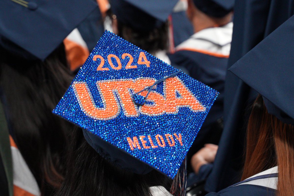 UTSA's tweet image. In case you forgot who we represent.

🗣️U-T…S-A!!!

#UTSA #UTSAGrad24 #NowAndForever