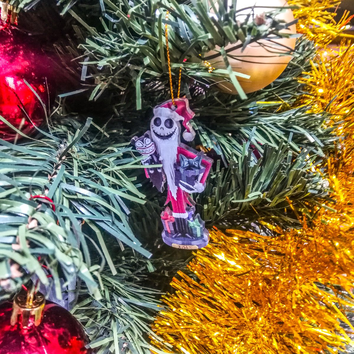AleTanzini's tweet photo. La #decorazionenatalizia piรน terrificante di sempre!!! ๐คฃ๐คฃ๐คฃ
#AlberodiNatale #JackSkeleton https://t.co/BTePT4eQI0