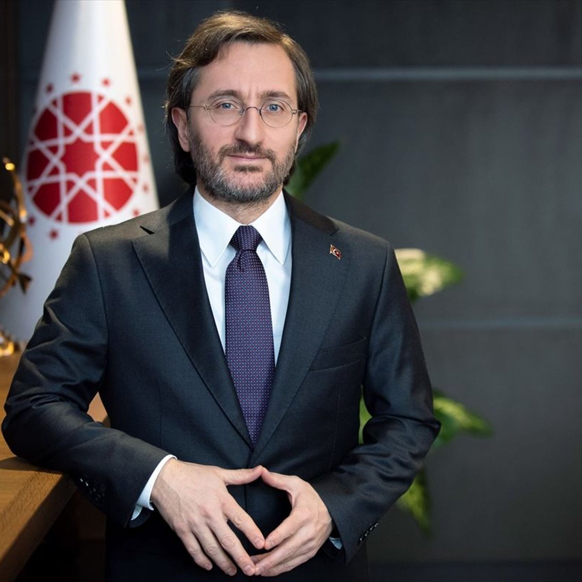 MilliGrsz's tweet photo. Fahrettin Altun, 2018'den beri Türkiye Cumhuriyeti Cumhurbaşkanlığı İletişim Başkanlığı görevini sürdürmektedir

Görüyorsunuz demi hizmet ettiği Efendileri ile İletişime geçmiş. https://t.co/y86qRyLMTO