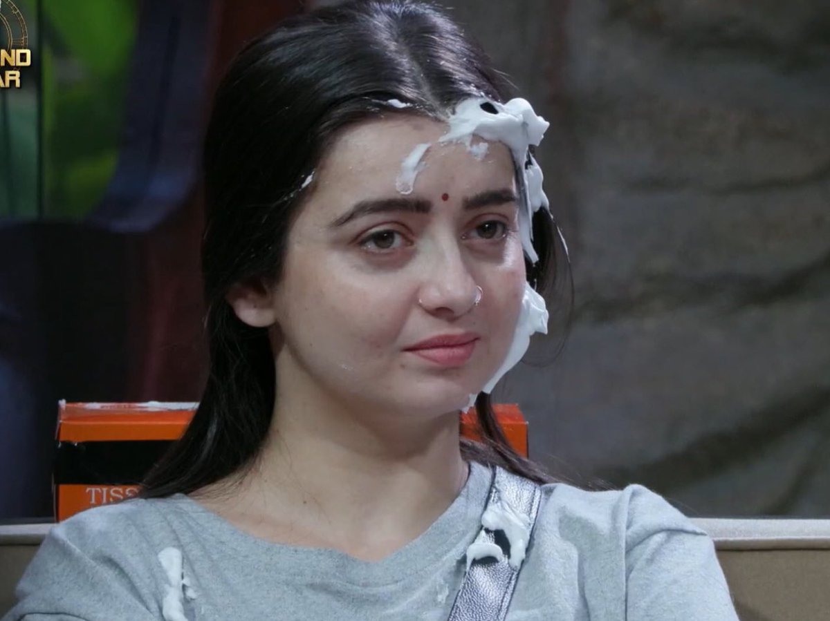 #ChahatPandey is definitely a person who doesn't beleives in laughing on someone insult, fun or trolling whether they are her enemy !!

I noticed so many time, Even when Salman or BB is making fun of any contestant, She never laughed ❤️🙌🏻