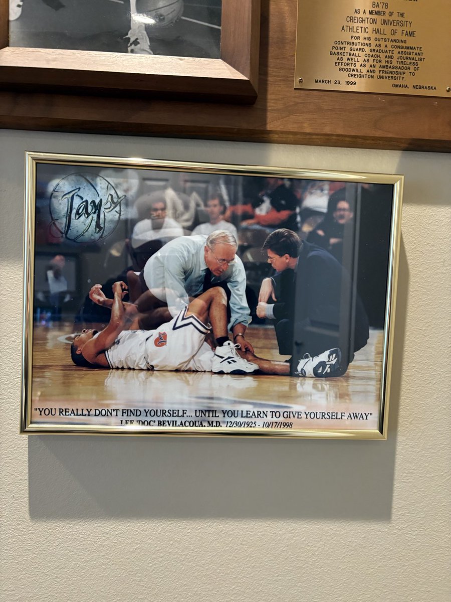 randyeccker's tweet image. @DrDanielKolder @coachkmc3…one of the pictures I have hanging in my office #docslegacyliveson