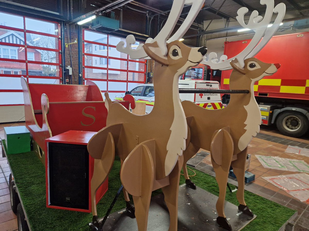 #Eastbourne Santa Sleigh is just about to head out (14 December at 6.45pm) for roughly an hour and a half or so to Langney Point, Sovereign Harbour South area! 🎅🎅🎅