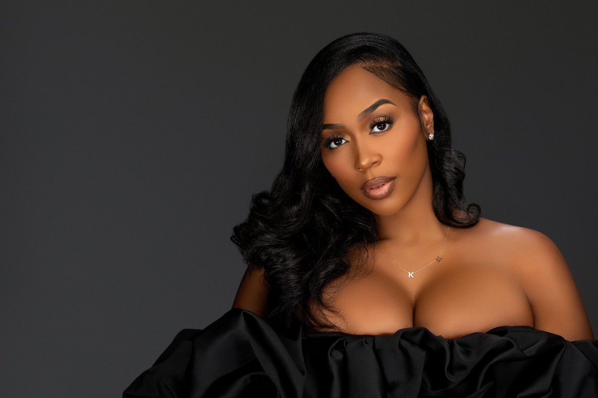 kashdoll's tweet image. I went natural for my daughter first cover shoot so that she knows to love your true self first! Even though mommy wear all the glam!