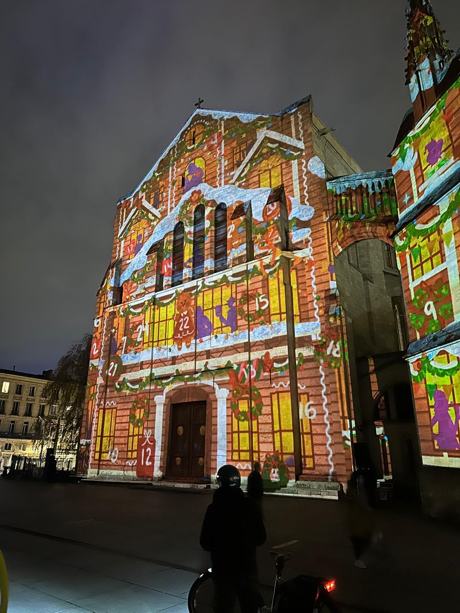 ltdla's tweet image. Certes, ce ne sont que des projections. Certes, c'est temporaire. Mais quels esprits malades ont pu imaginer traiter ainsi la cathédrale de Bordeaux ?
Réponse : la mairie de Bordeaux (il paraît que ni la DRAC ni le diocèse n'ont été informés).