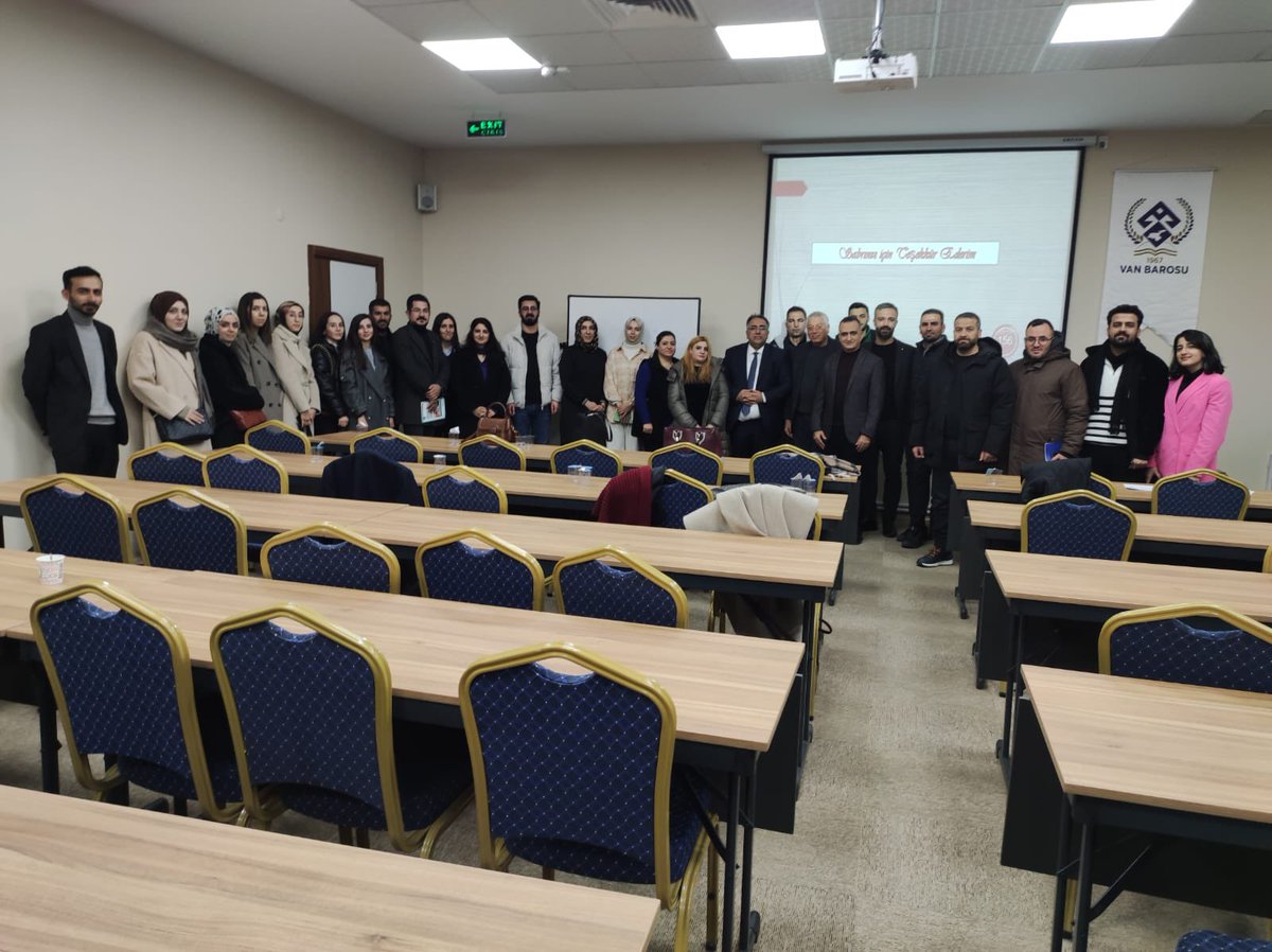 Van Barosu Sürekli Eğitim Merkezi tarafından düzenlenen “ HMK UYGULAMALARI “ Eğitimi Av. Mehmet ERDEM’in katılımıyla gerçekleştirilmiştir.  Kendilerine teşekkür ederiz.