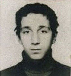 Yiğit ülküdaşım,silah arkadaşım
Ülkücü Şehid Murat Kılıç…
16 yaşındaydı…
14 ARALIK 1978’de İstanbul/Mecidiyeköy’de Emniyet içerisine
CHP marifetiyle sızdırılmış POL-DER’li
 satılmışlar tarafından 
19 kurşun sıkılarak şehid edildi.
Allah şehadetini kabul ve makbul
etsin.