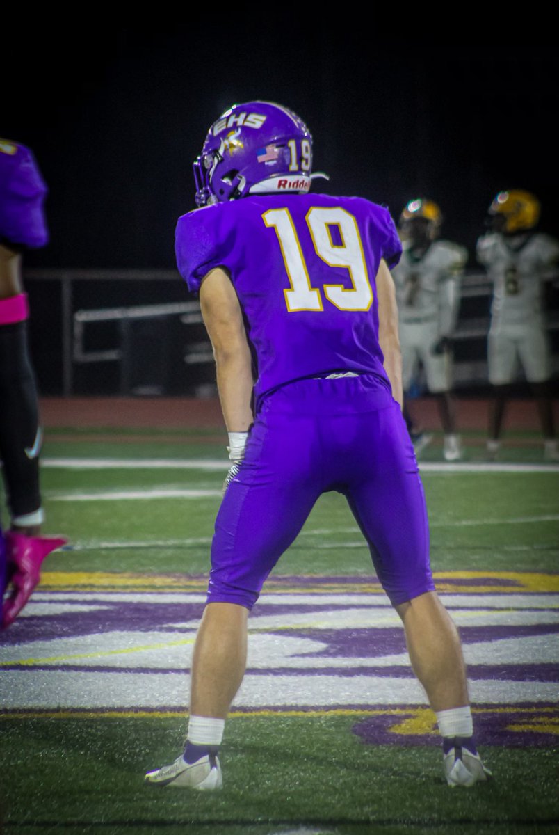 VikingsEmerald's tweet photo. Congratulations to #19 Max Divilbiss on being selected to the Region 1 AAAA All Region Team as a TE/H! #SoundTheHorn https://t.co/eLRQDxHxdP