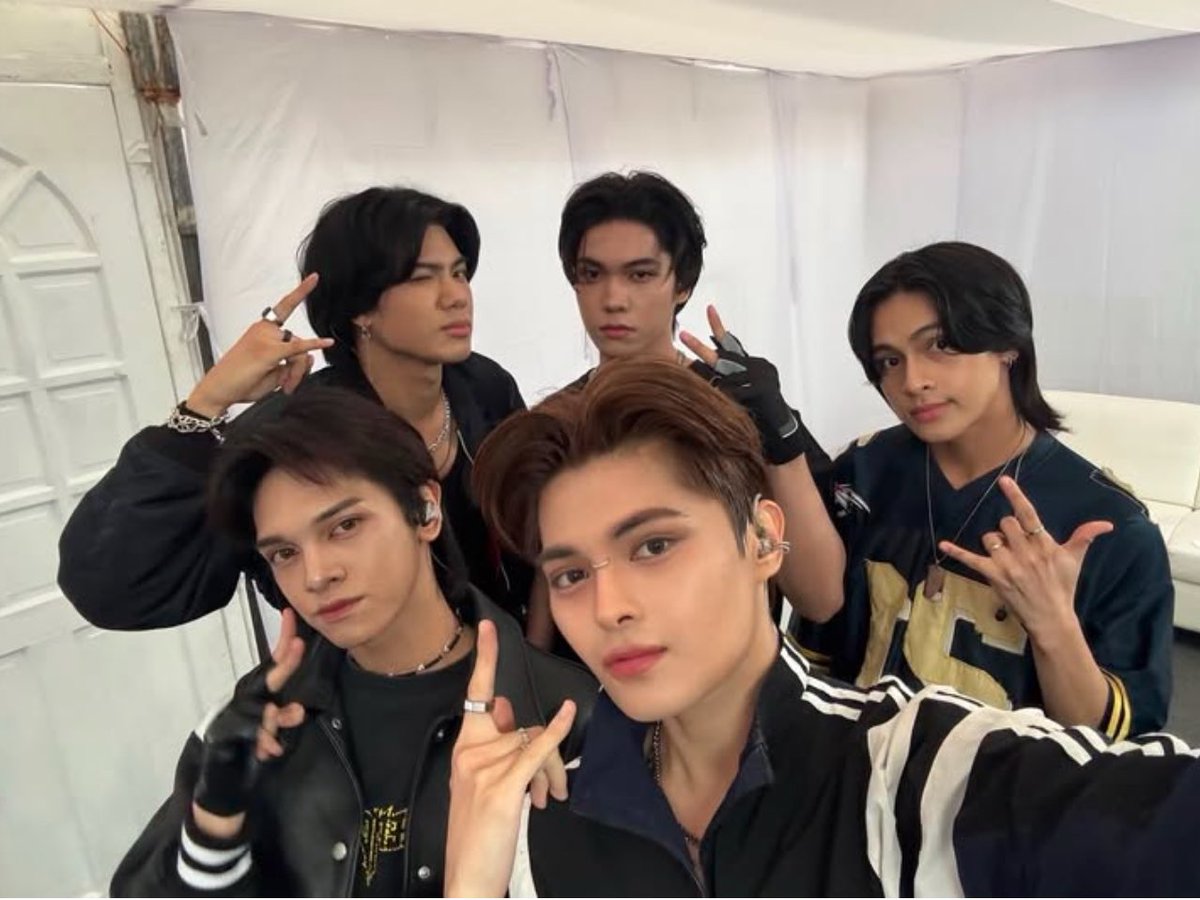 newdaysphils's tweet photo. New:ID IG post

Thank you for having us, JBL!! 🎤🤘🏻

#JBLSOUNDFEST2024
#NEW_ID
#Newdays
#뉴이드 @official_newID https://t.co/5mkNbKTrLZ