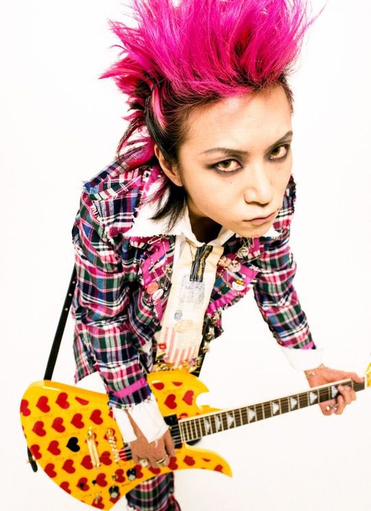 DALv50twD5wlgBu's tweet photo. 1日遅れたけど、hideちゃんお誕生日おめでとう❤︎
今頃、HEATHと一緒に飲んでセッションしてるのかな🥰
いつまでも愛してます💓💞
#xjapan
#松本秀人
#hidb https://t.co/Qh2HH0G30k