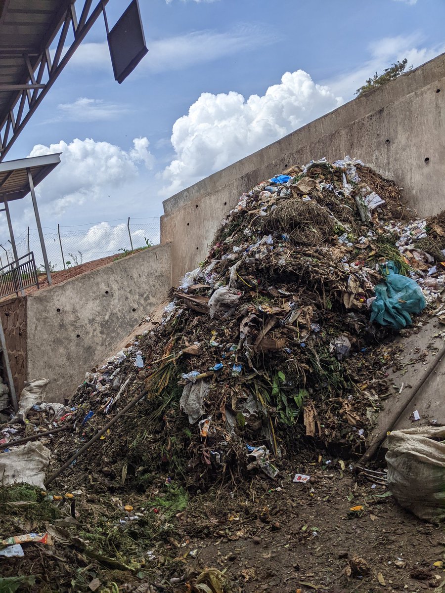 Isheja13's tweet photo. Together as @RwandaBiosolution we're driving forward the circular economy in Rwanda ♻️ our team recently conducted a study tour at @Nduba landfill, where @Greencare is leading impactful waste valorization efforts
#WasteValorization #PeerLearning
#CirculaEconomy #SustainableRwanda https://t.co/RR4qRaz1gA