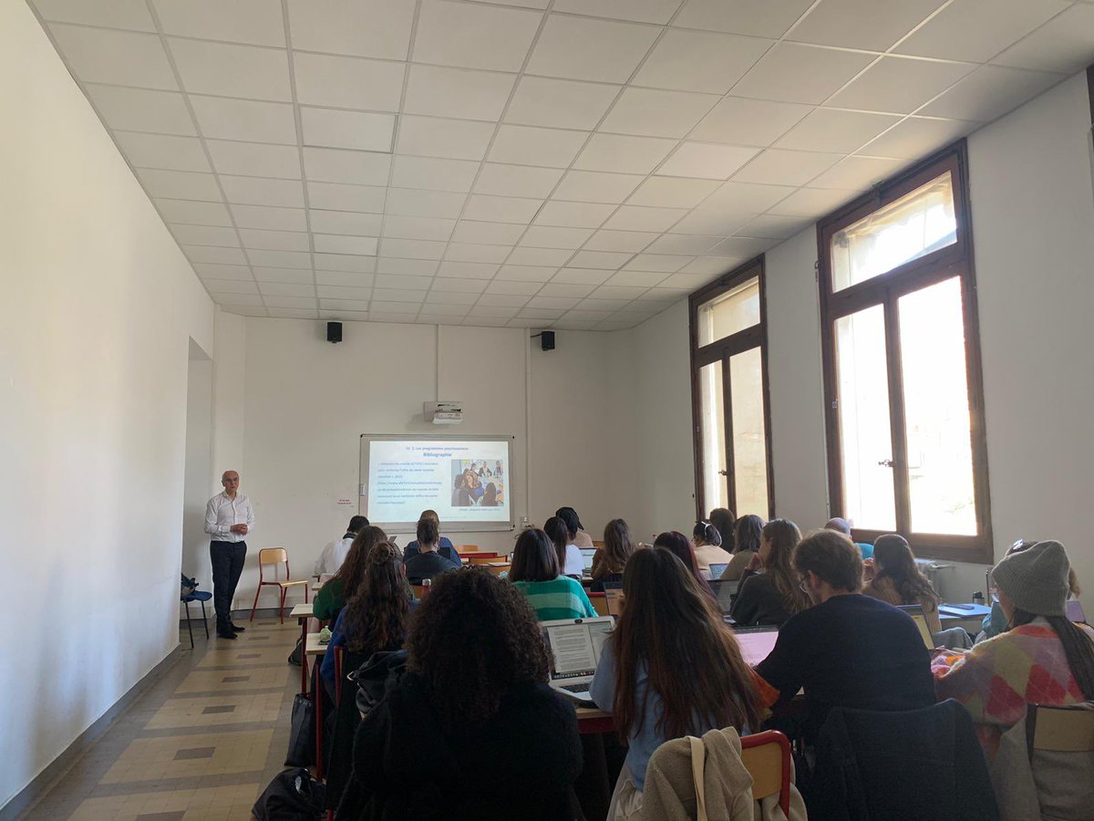 <a href="/AixHumanitaire/">Aix Humanitaire</a> et <a href="/AixLegalClinic/">Aix Global Justice</a> remercient chaleureusement M. Thierry Liscia pour ses #séminaires intéressants et enrichissants sur la santé mentale du Lundi 9 au Mercredi 11 décembre à la Faculté de droit d’Aix-Marseille Université. 

<a href="/LudoHennebel/">Ludovic Hennebel</a> <a href="/HeleneTigroudja/">Hélène Tigroudja</a>