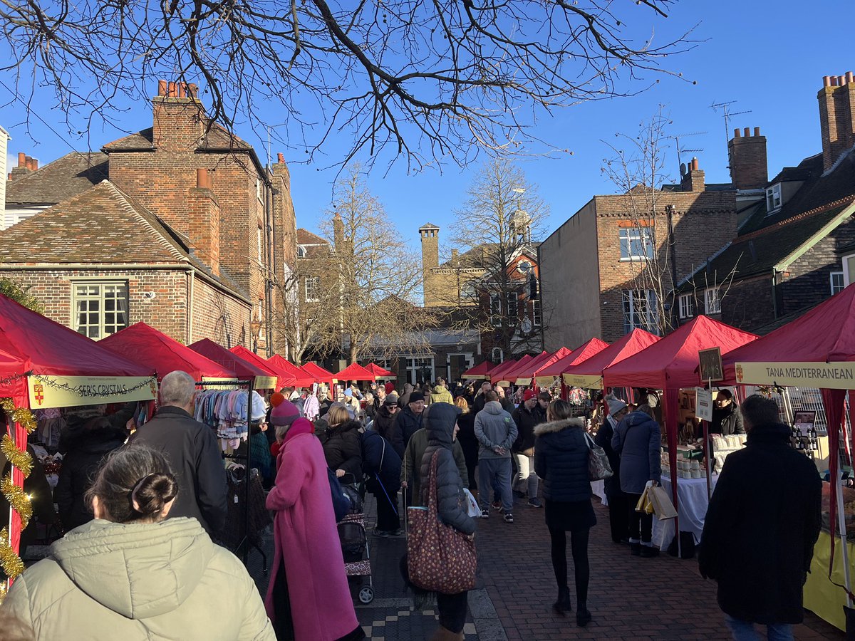 At the Rochester Victorian-themed Christmas market - arranged in just a week after the cancellation of the popular Dickensian Festival due to Storm Darragh last weekend….and the town centre is packed! 🎄More on BBC South East this evening 📺