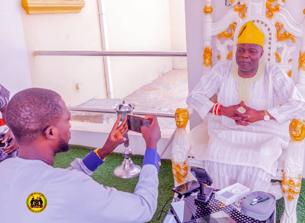 Osun Open Team Lead and Advocates from Ayedire Local Government Area were at the Palace of Olowu of Kuta, Oba Adekunle Makama Oyelude for an advocacy visit. The monarch promised to support the open governance advocacy more than before. He called on youth to ask relevant questions
