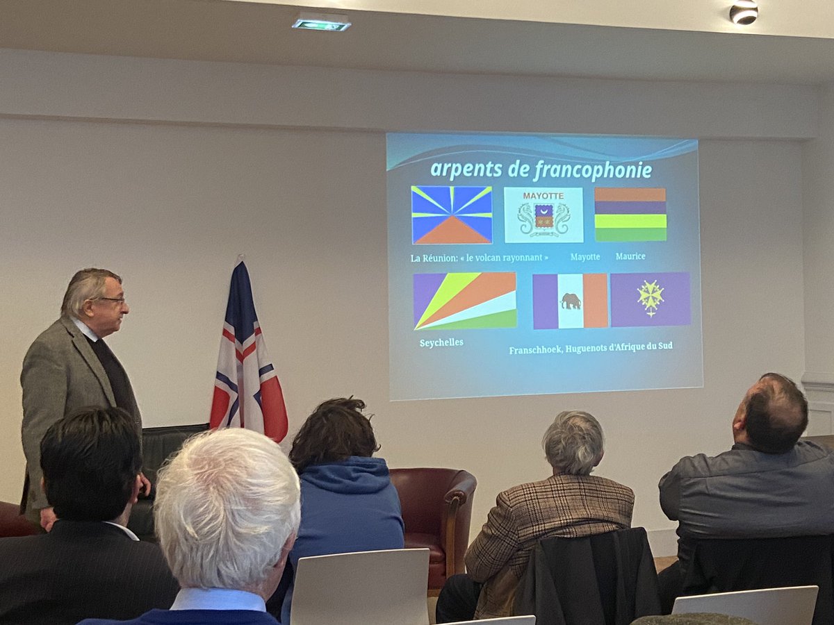 DrapeauxSFV's tweet photo. Quelques jolis drapeaux historiques ou non aboutis nous sont présentés. #JSFV1 #Vexillologie https://t.co/mQuGL37PPA