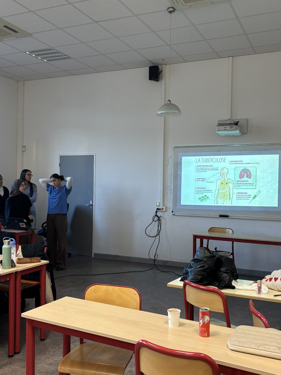 Aix Humanitaire tweet media