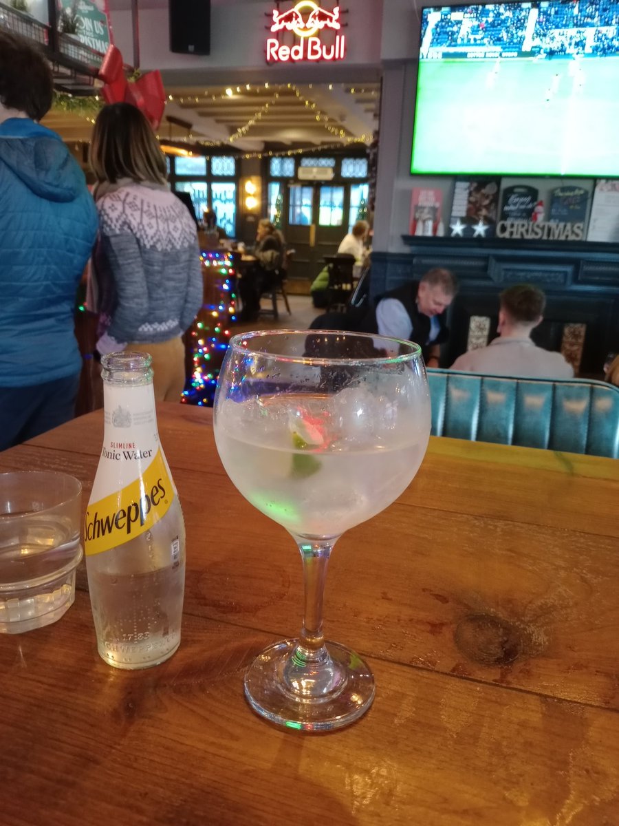 MbeCooper's tweet photo. Gin o'clock, well it is the season #Monkey47 #g&t https://t.co/xTs15eVmCl
