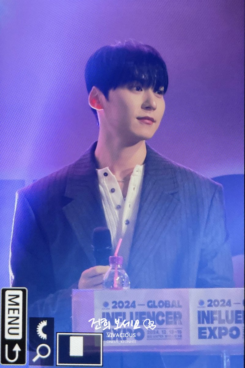 vivacious_kh's tweet photo. 241214 ☁️
 #원어스 #ONEUS #건희 #KEONHEE #건희의_순간 #건희의_오늘 https://t.co/GTwKmAYhJc