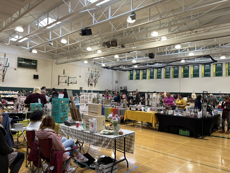 SmithfieldSchls's tweet photo. Holiday Fair happening today at Smithfield High School. https://t.co/2DJxxIZ807