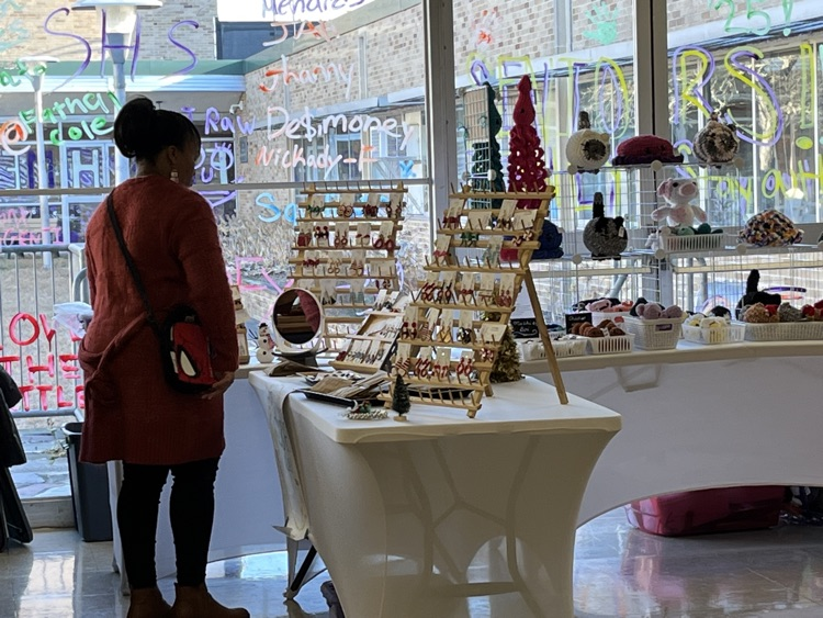 SmithfieldSchls's tweet photo. Holiday Fair happening today at Smithfield High School. https://t.co/2DJxxIZ807