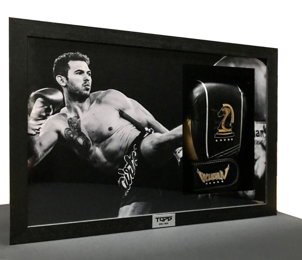 ➡️ Custom Made Boxing Box Frames 🖼 

🥊 Knock out designs that will look epic on your wall..

No other framer packs a punch like we do when it comes to design and consultation, this is why you need to 📞 01327 640 924 or send us a message today!