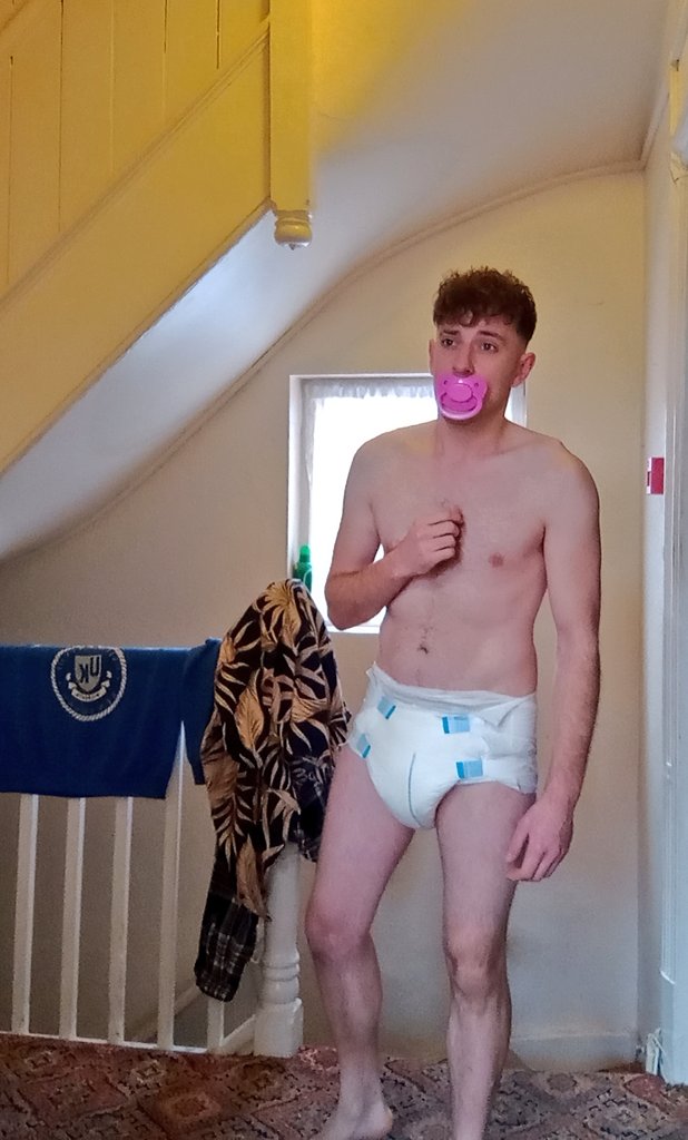 I know what you're thinking.....

"Is his diaper dry????!!!!"

Yup. Just changed 💪

#Diaperboys #diaperboy #gaydiaperboy #nappy #twink #bedwetter #pacci #binky #abdlboy #abdlcommunity #abdlbabyboy #abdl #abdlregression