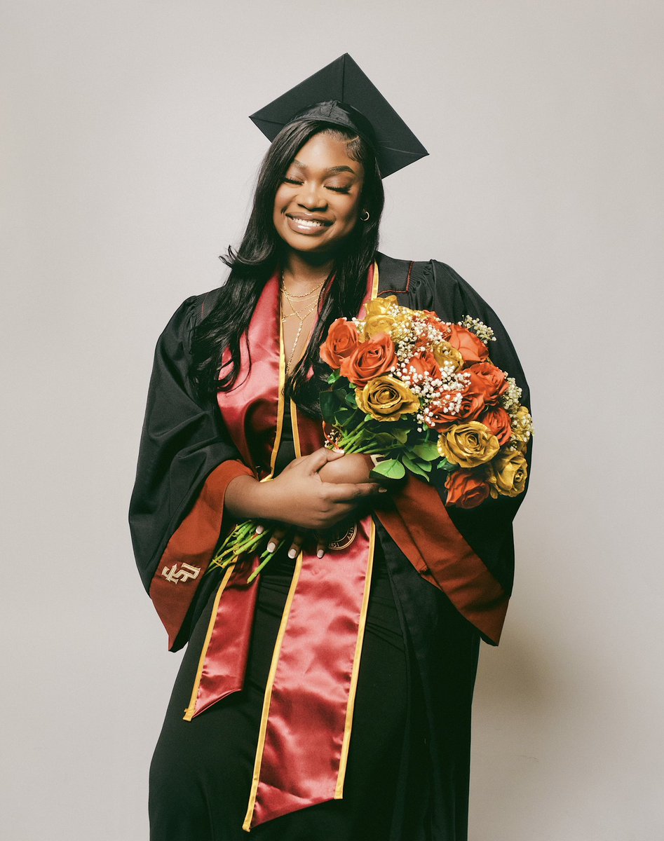 dxrcot's tweet photo. graduated college yesterday! 👩🏾‍🎓 https://t.co/lCM6FfURAA
