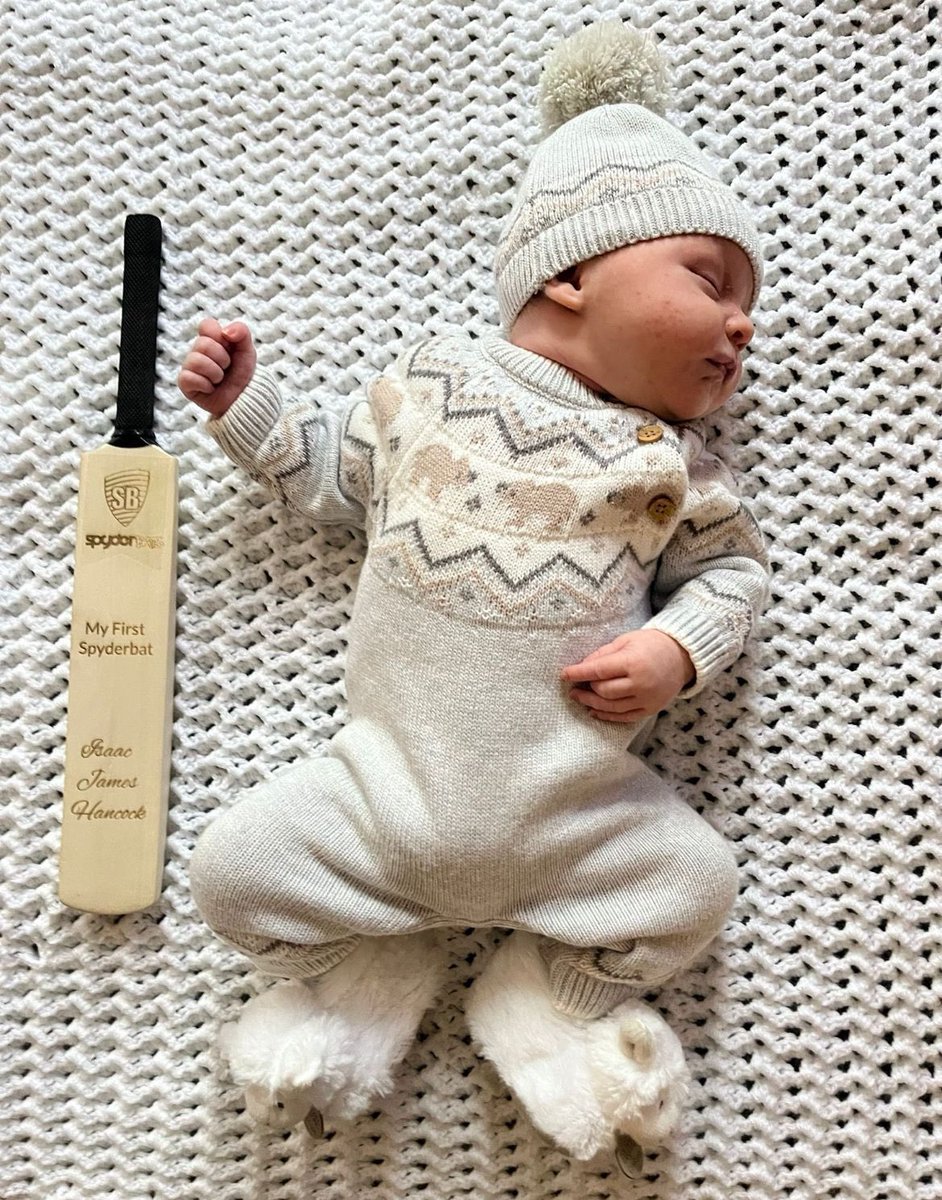 Isaac loves his first bat <a href="/Spyderbats/">Spyder Bats</a> 🤩