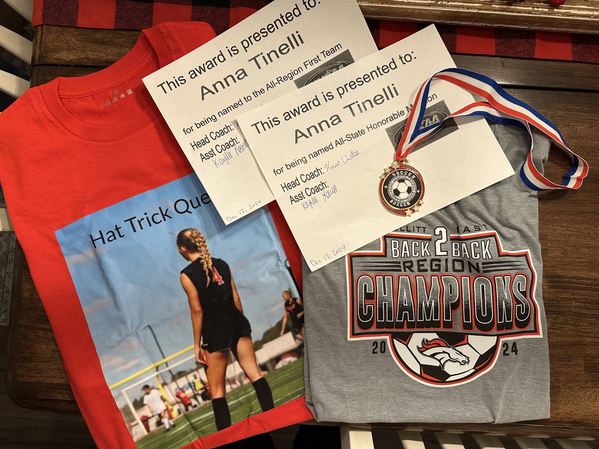 KTinelli14's tweet photo. BE Soccer Banquet @AnnaTinelli5 was recognized for All State, 1st team All Region, Offense &amp; Hat Trick Queen awards, ranked #5 in career assists at BE, and closing in on top 5 career goals. The team finished with the most wins in school history &amp; state tournament appearance! https://t.co/28OneohO0x