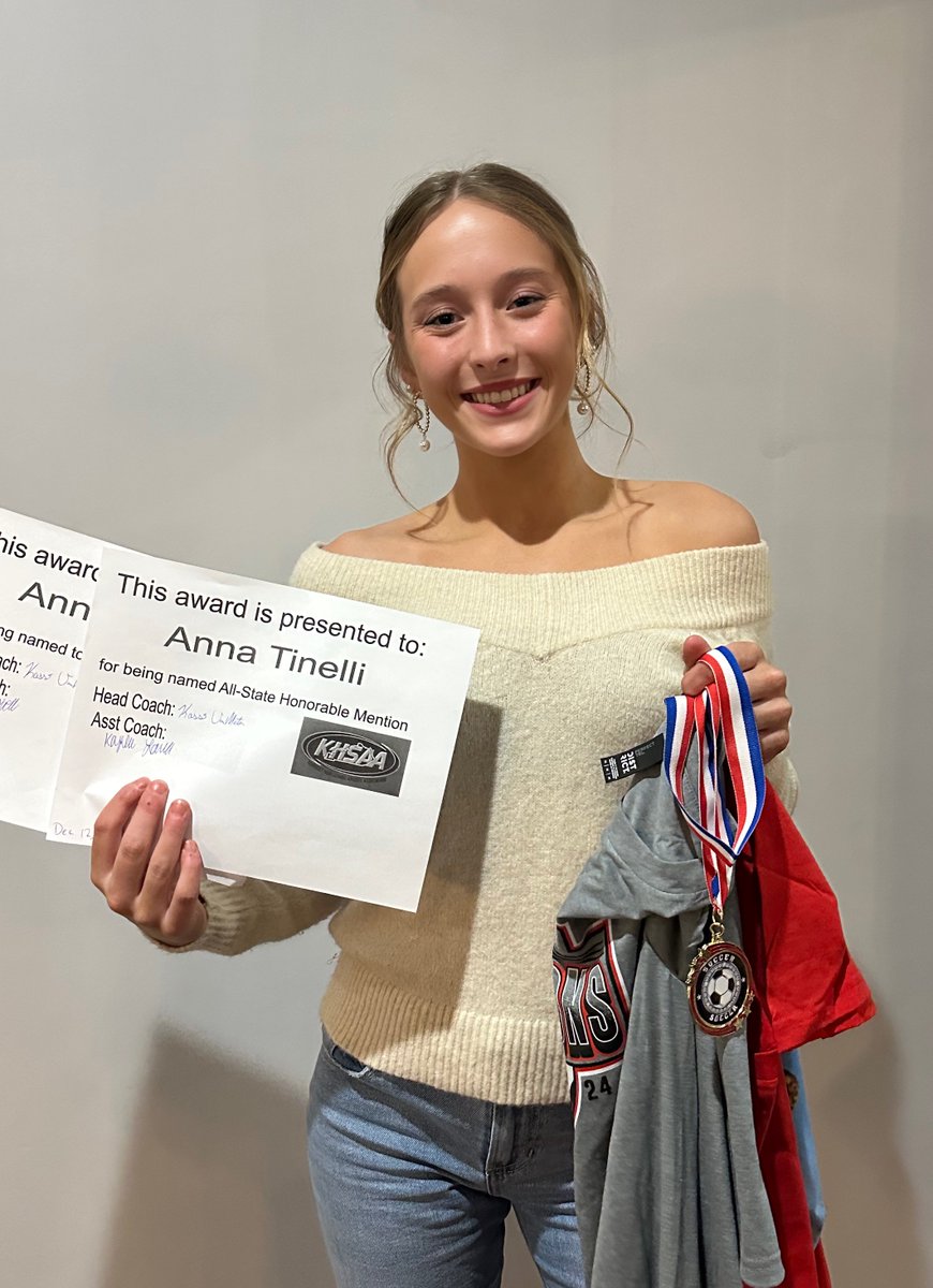 KTinelli14's tweet photo. BE Soccer Banquet @AnnaTinelli5 was recognized for All State, 1st team All Region, Offense &amp; Hat Trick Queen awards, ranked #5 in career assists at BE, and closing in on top 5 career goals. The team finished with the most wins in school history &amp; state tournament appearance! https://t.co/28OneohO0x