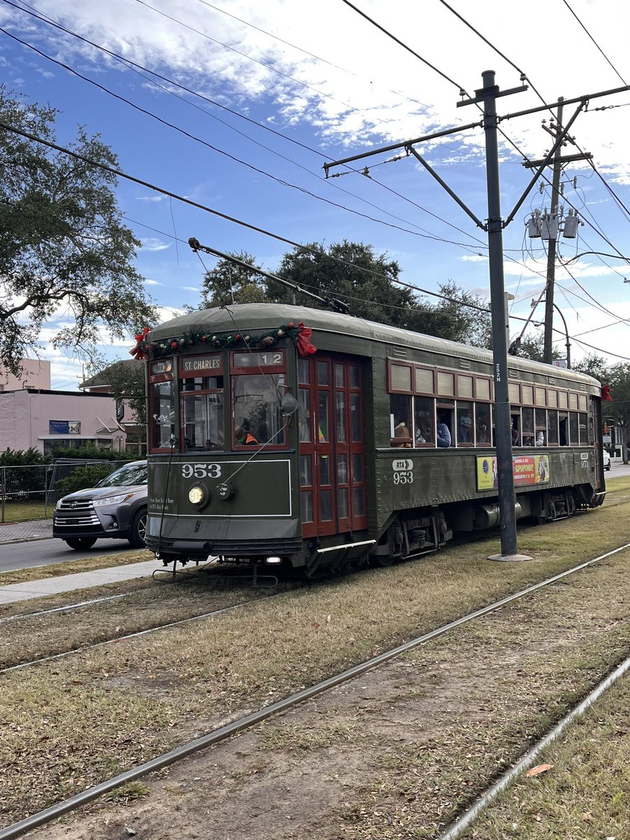 HoudaNews's tweet photo. St. Charles Streetcar Line https://t.co/xgRGoBdSUc