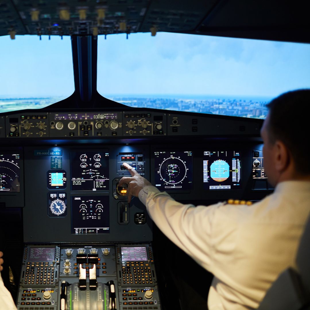 🌟 Our team of experts will guide you through every step, assisting you in becoming a confident and competent aviator. Comprehensive learning, flexible and personalized training and working from the first day to obtain the qualifications that airlines need. Are you ready? ✈️