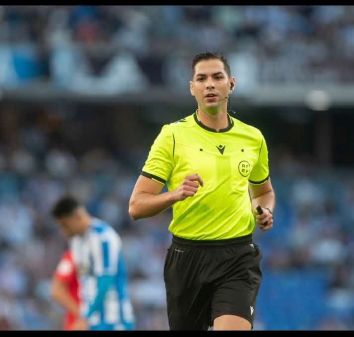 El nuevo fichaje y la nueva equipación de <a href="/LevanteUD/">Levante UD</a> Lax Franco (es árbitro a veces)