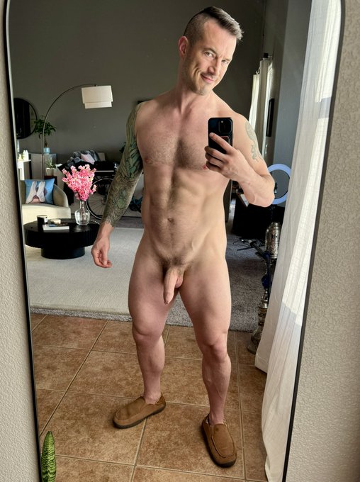 Watch Derek Kage's leaked NSFW photo on TwXstars
