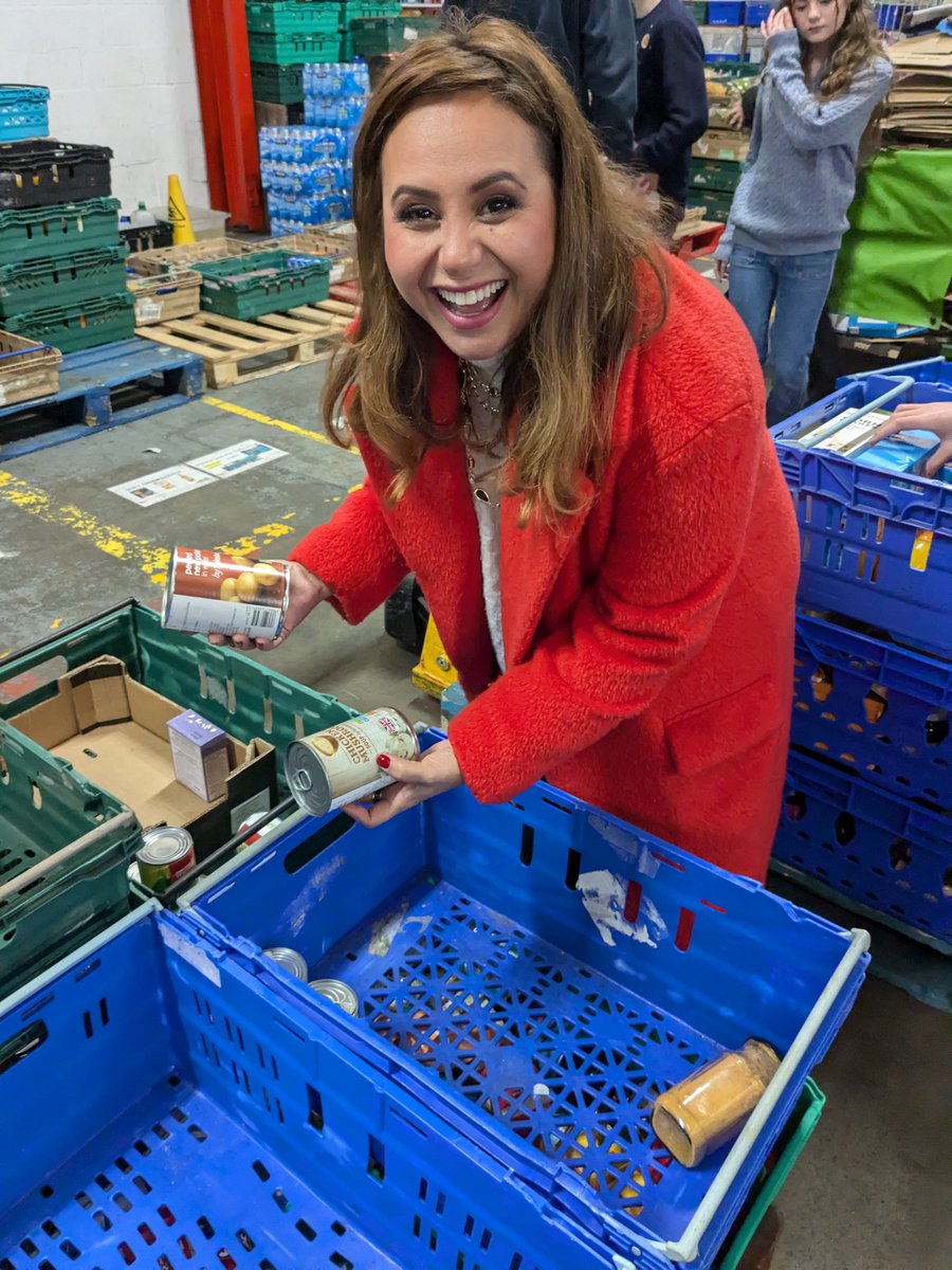 ChalmersNewsPR's tweet image. Today is particularly satisfying for a PR as I brought two of my clients together for a hugely worthwhile collab. @CovFoodbank&apos;s visit by @BiasKitchenShow will help shine the spotlight on the phenomenal work they do to tackle food poverty through the city&apos;s 15 foodbank centres.