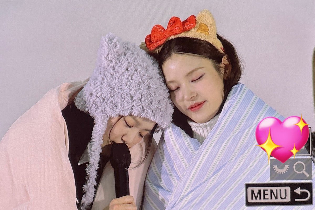 #MAIYOONZ maiyoonz cuddles never knew i needed it until i got it 💔

#IZNA #이즈나 #MAI #마이 #YOONJIYOON #윤지윤