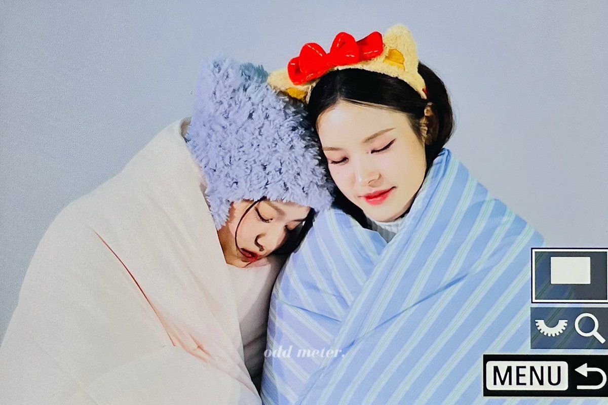 maiyoonz's tweet photo. #MAIYOONZ maiyoonz cuddles never knew i needed it until i got it 💔

#IZNA #이즈나 #MAI #마이 #YOONJIYOON #윤지윤 https://t.co/7KNMCNeJ5F