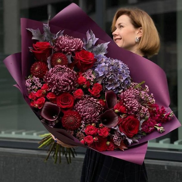 A huge bouquet was delivered to @CamilleThePsych early this morning.

'𝘓𝘰𝘷𝘦, 𝘒𝘭𝘢𝘶𝘴'